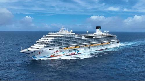 国产大型邮轮起航视频,扬帆起航，开启海上新纪元